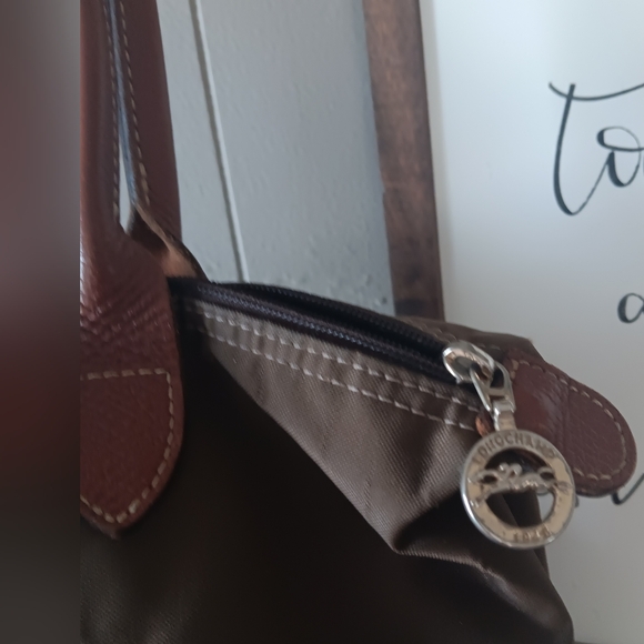 LOVED! Longchamp Olive Green Medium Tote ⚘️ - Picture 2 of 12